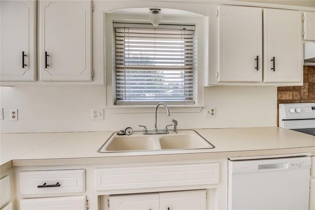 404 SW 1st Street, Tuttle, OK 73089
