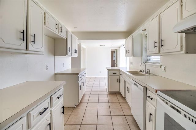 404 SW 1st Street, Tuttle, OK 73089
