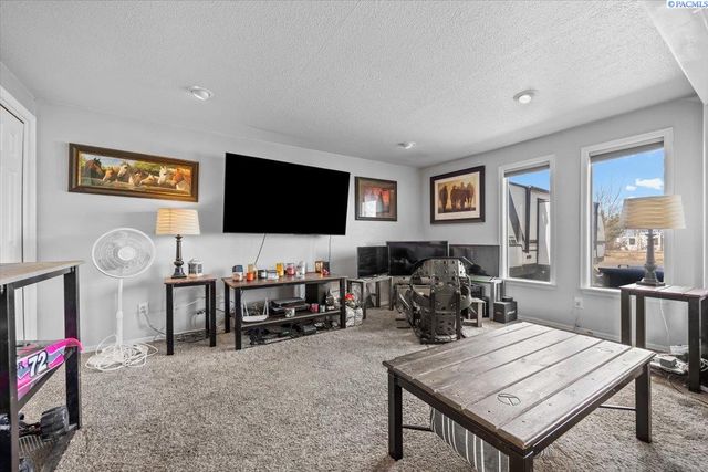 7019 W Bonnie Ave, Kennewick, WA 99336