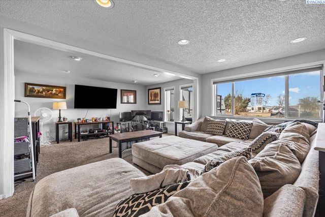 7019 W Bonnie Ave, Kennewick, WA 99336