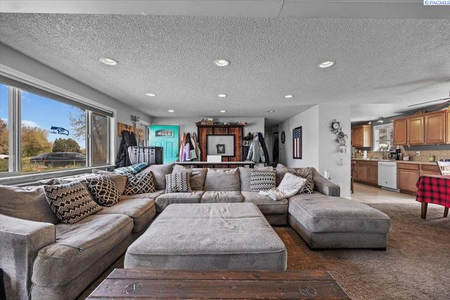 7019 W Bonnie Ave, Kennewick, WA 99336