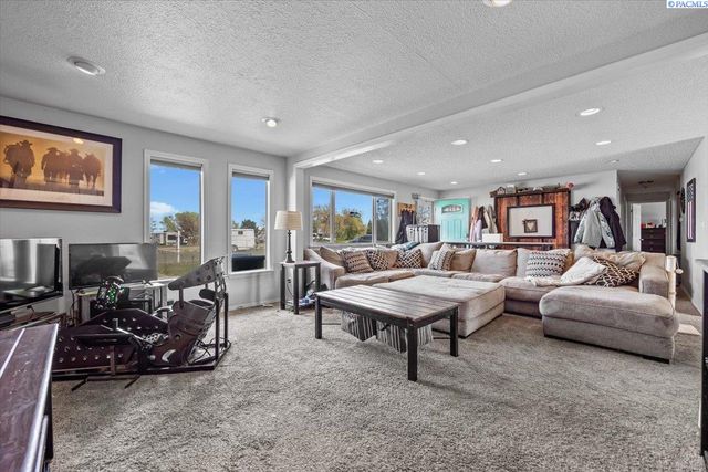 7019 W Bonnie Ave, Kennewick, WA 99336