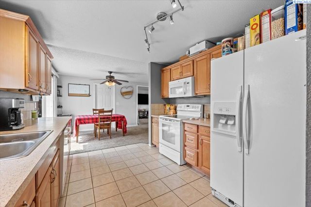 7019 W Bonnie Ave, Kennewick, WA 99336