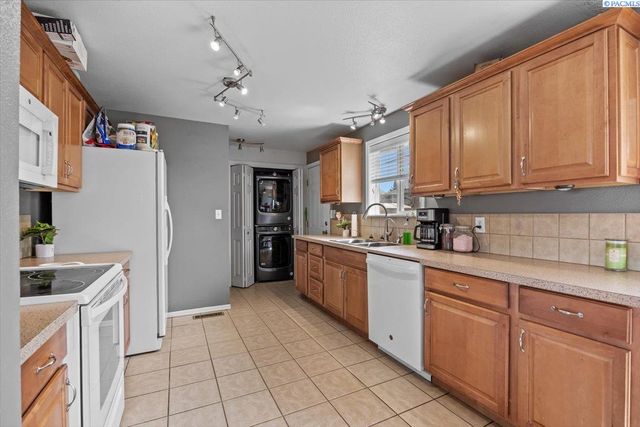 7019 W Bonnie Ave, Kennewick, WA 99336