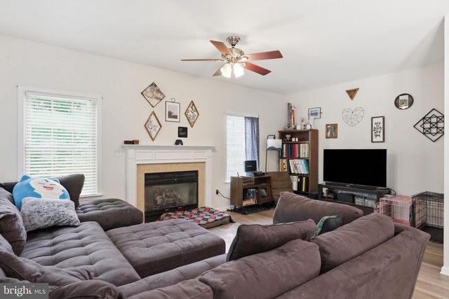 48 LANSING CT, Falling Waters, WV 25419