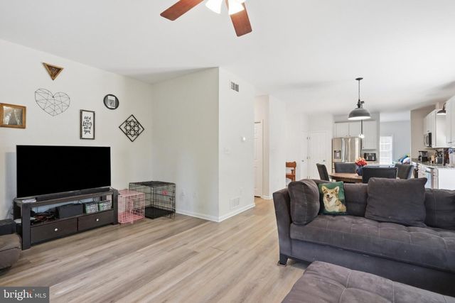 48 LANSING CT, Falling Waters, WV 25419