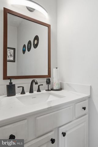 48 LANSING CT, Falling Waters, WV 25419