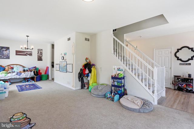 48 LANSING CT, Falling Waters, WV 25419