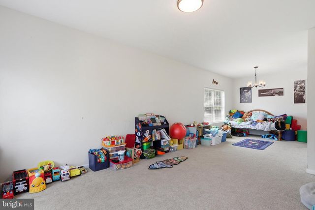 48 LANSING CT, Falling Waters, WV 25419