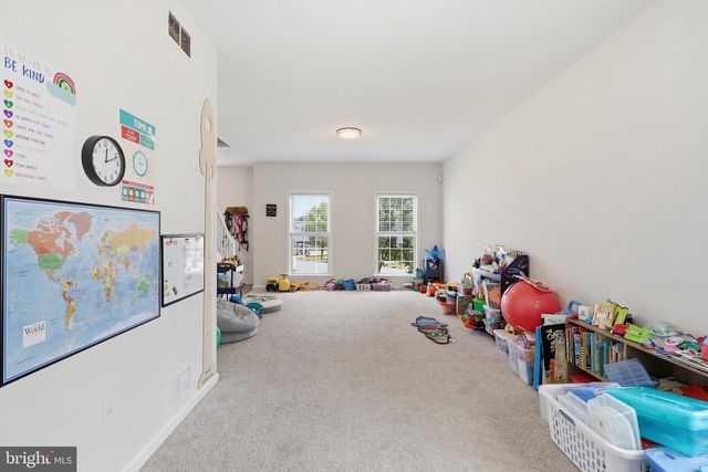 48 LANSING CT, Falling Waters, WV 25419