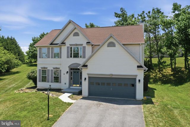 48 LANSING CT, Falling Waters, WV 25419