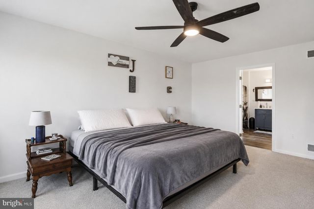 48 LANSING CT, Falling Waters, WV 25419