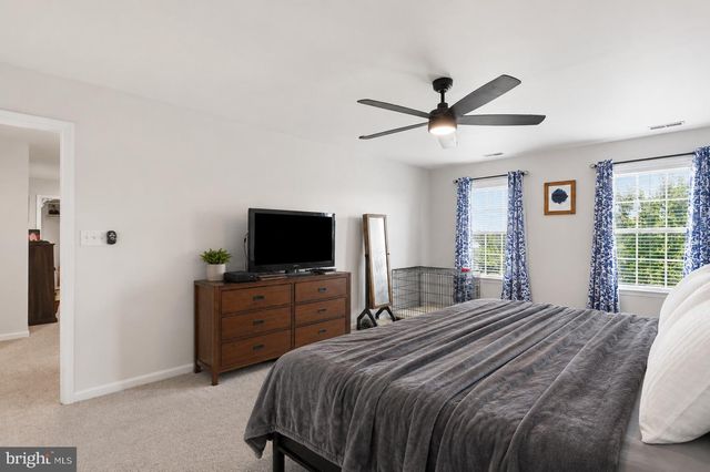 48 LANSING CT, Falling Waters, WV 25419