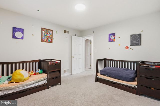 48 LANSING CT, Falling Waters, WV 25419