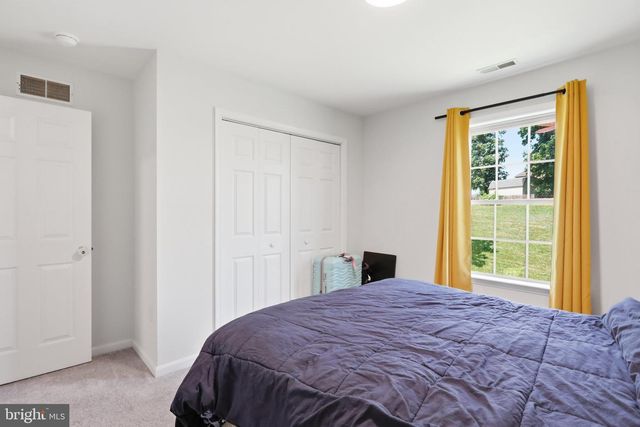 48 LANSING CT, Falling Waters, WV 25419