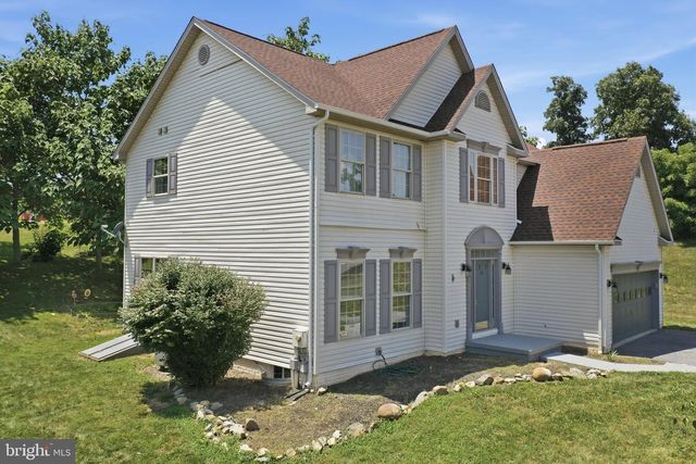 48 LANSING CT, Falling Waters, WV 25419