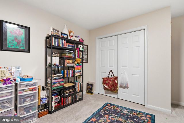 48 LANSING CT, Falling Waters, WV 25419