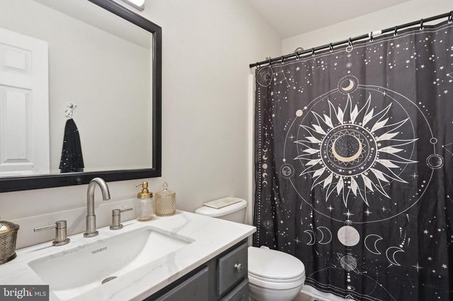 48 LANSING CT, Falling Waters, WV 25419