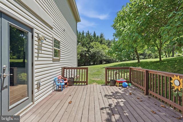 48 LANSING CT, Falling Waters, WV 25419