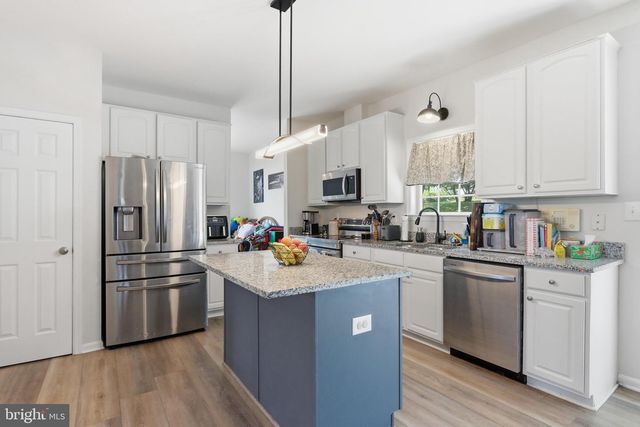 48 LANSING CT, Falling Waters, WV 25419