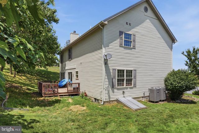 48 LANSING CT, Falling Waters, WV 25419