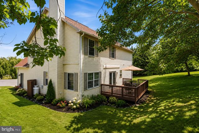 48 LANSING CT, Falling Waters, WV 25419
