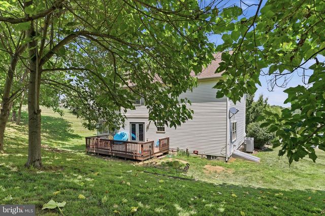 48 LANSING CT, Falling Waters, WV 25419