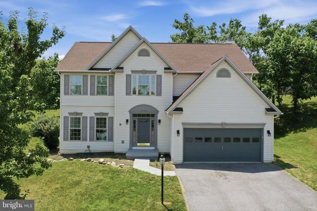 48 LANSING CT, Falling Waters, WV 25419