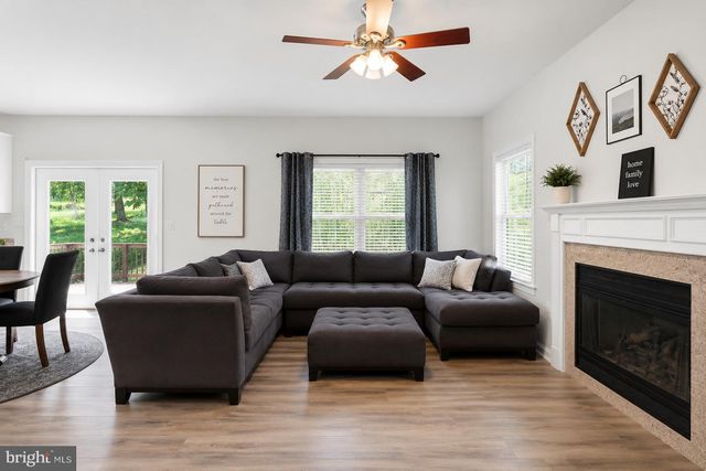 48 LANSING CT, Falling Waters, WV 25419