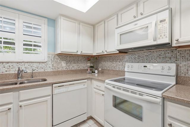 1712 HAMMOCK PINE BOULEVARD 1712, Clearwater, FL 33761