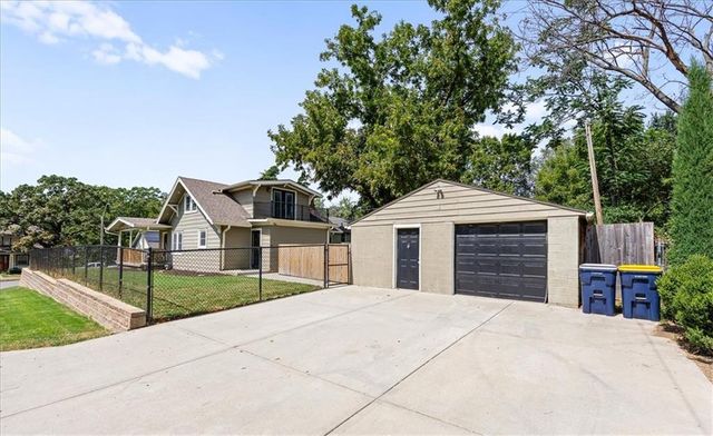 8315 Paseo Boulevard, Kansas City, MO 64131