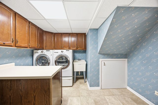 1393 Shire Circle 2, Inverness, IL 60067