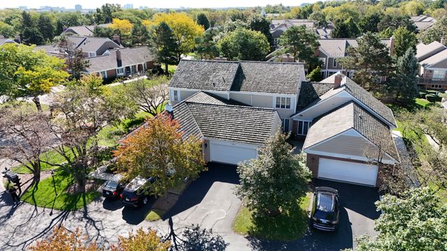 1393 Shire Circle 2, Inverness, IL 60067
