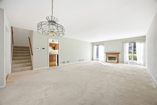 1393 Shire Circle 2, Inverness, IL 60067