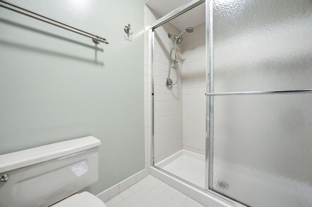 1393 Shire Circle 2, Inverness, IL 60067