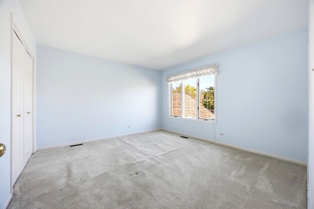 1393 Shire Circle 2, Inverness, IL 60067