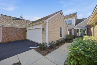 1393 Shire Circle 2, Inverness, IL 60067