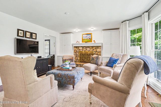 6903 Chartwell Ct, Louisville, KY 40241