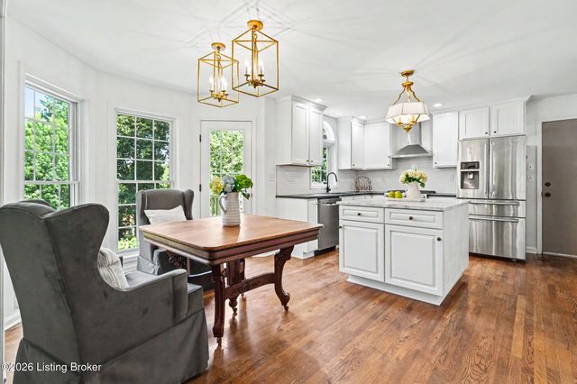 6903 Chartwell Ct, Louisville, KY 40241