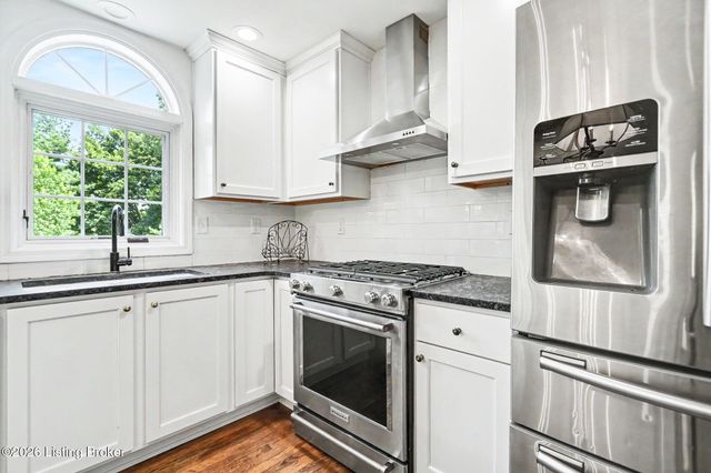 6903 Chartwell Ct, Louisville, KY 40241