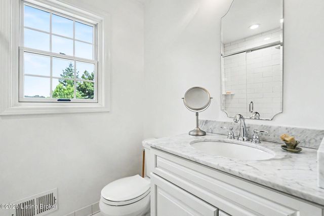 6903 Chartwell Ct, Louisville, KY 40241