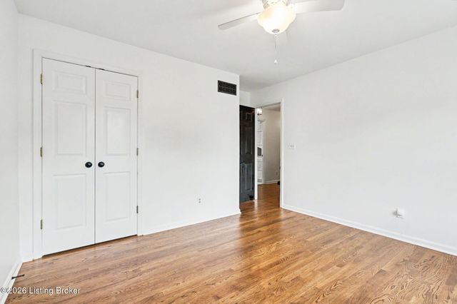 6903 Chartwell Ct, Louisville, KY 40241