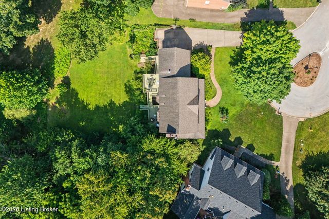 6903 Chartwell Ct, Louisville, KY 40241
