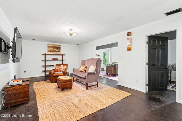 6903 Chartwell Ct, Louisville, KY 40241