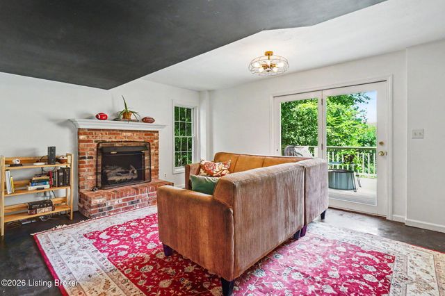 6903 Chartwell Ct, Louisville, KY 40241
