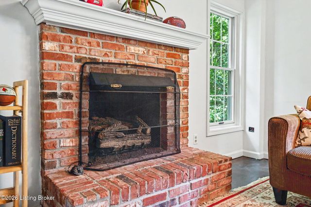 6903 Chartwell Ct, Louisville, KY 40241