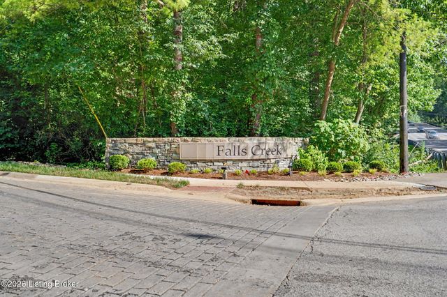 6903 Chartwell Ct, Louisville, KY 40241