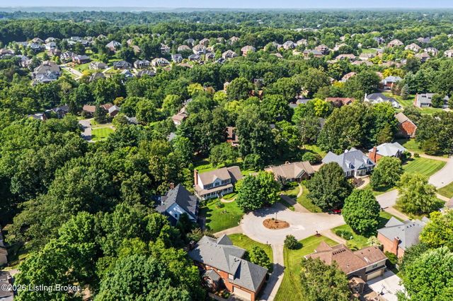 6903 Chartwell Ct, Louisville, KY 40241