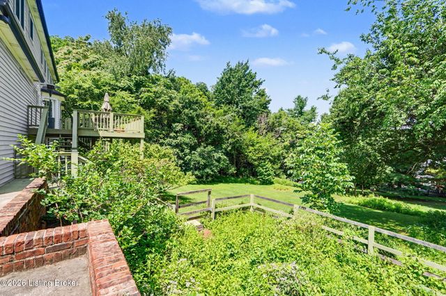 6903 Chartwell Ct, Louisville, KY 40241