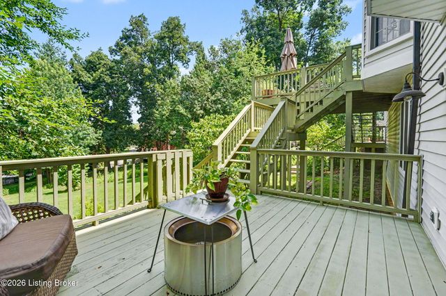 6903 Chartwell Ct, Louisville, KY 40241